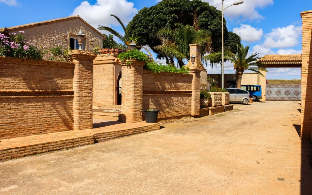 Chalet de 4 habitaciones en Los Urrutias en venta con piscina - 1.080.000 € (Ref: 9805141)