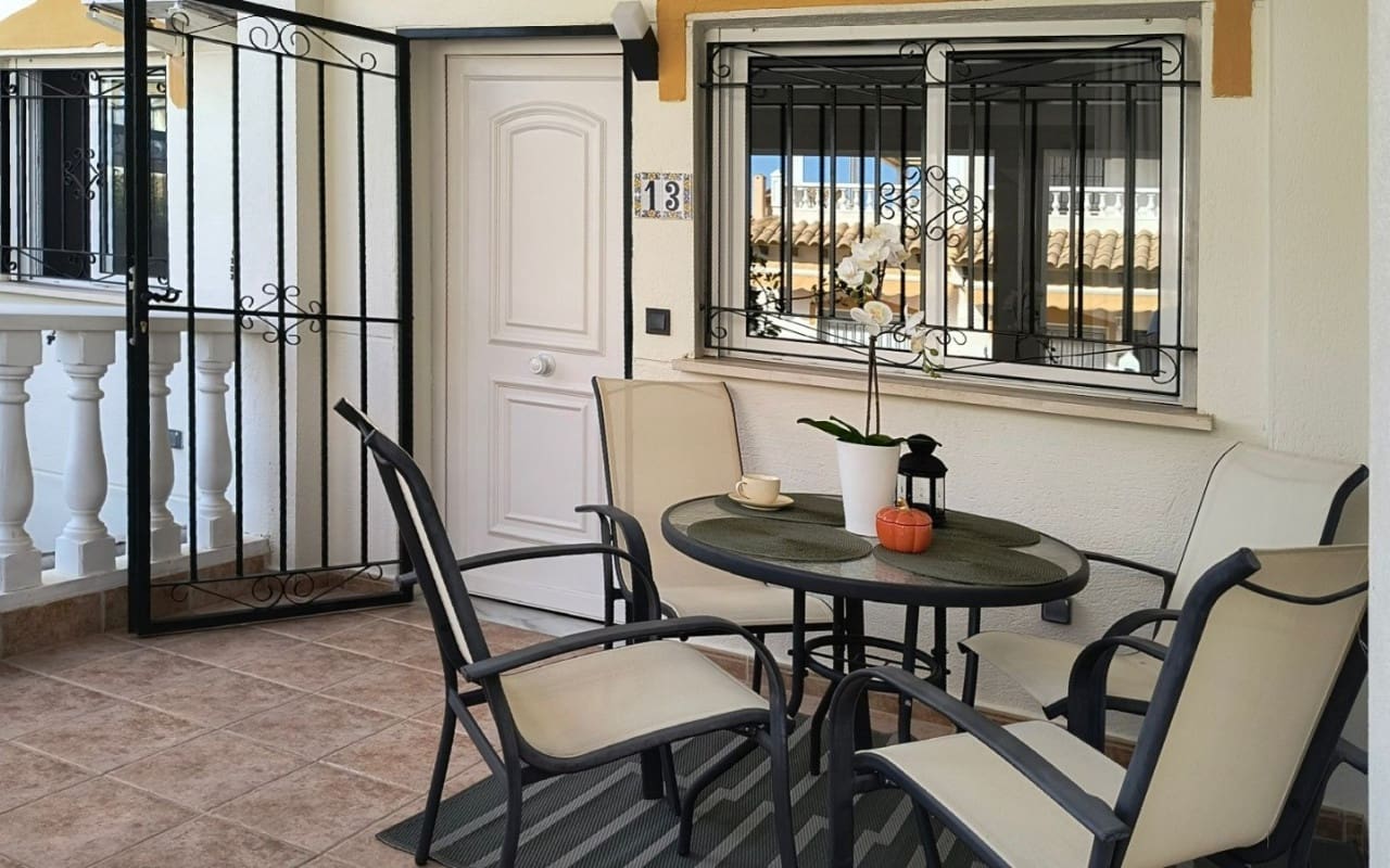 3 Zimmer Haus zu verkaufen in Orihuela Costa mit Pool - 277.900 € (Ref: 9805142)