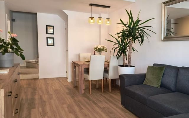 3 soverom Hus til salgs i Punta Prima, Orihuela med svømmebasseng - € 277 900 (Ref: 9805142)