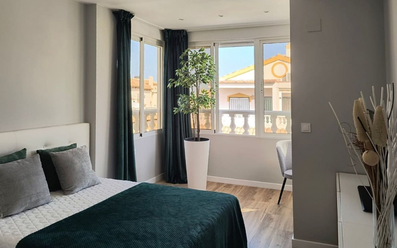 3 Zimmer Haus zu verkaufen in Orihuela Costa mit Pool - 277.900 € (Ref: 9805142)