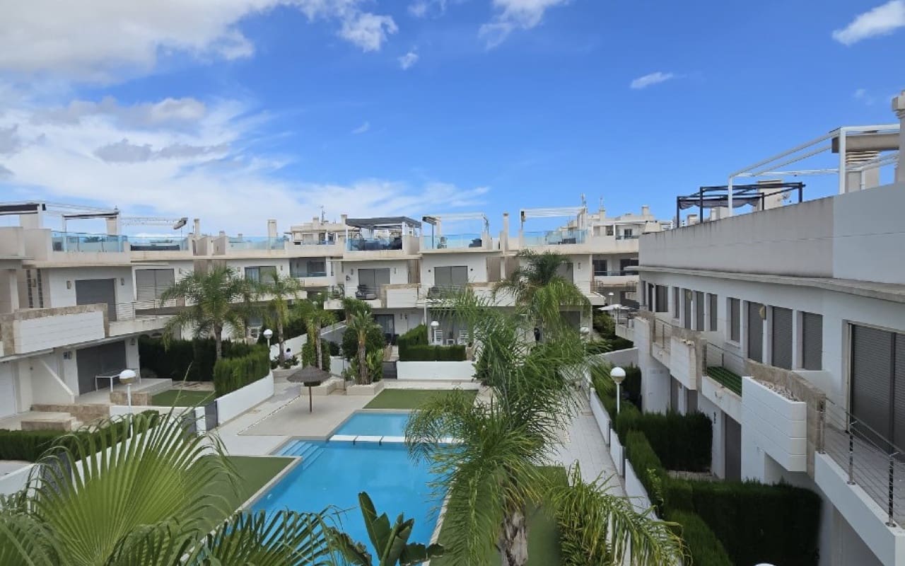 3 bedroom Villa for sale in Ciudad Quesada with pool - € 470,000 (Ref: 9805143)