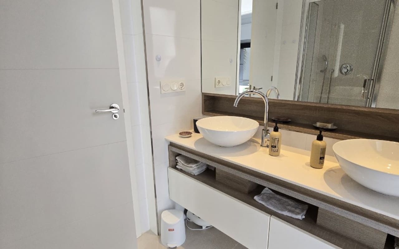 3 bedroom Villa for sale in Ciudad Quesada with pool - € 470,000 (Ref: 9805143)