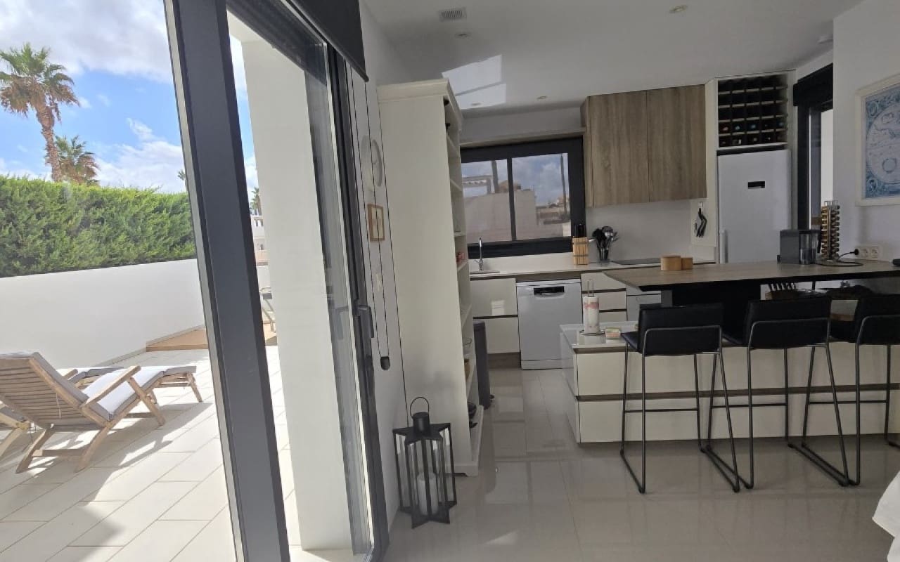 3 bedroom Villa for sale in Ciudad Quesada with pool - € 470,000 (Ref: 9805143)