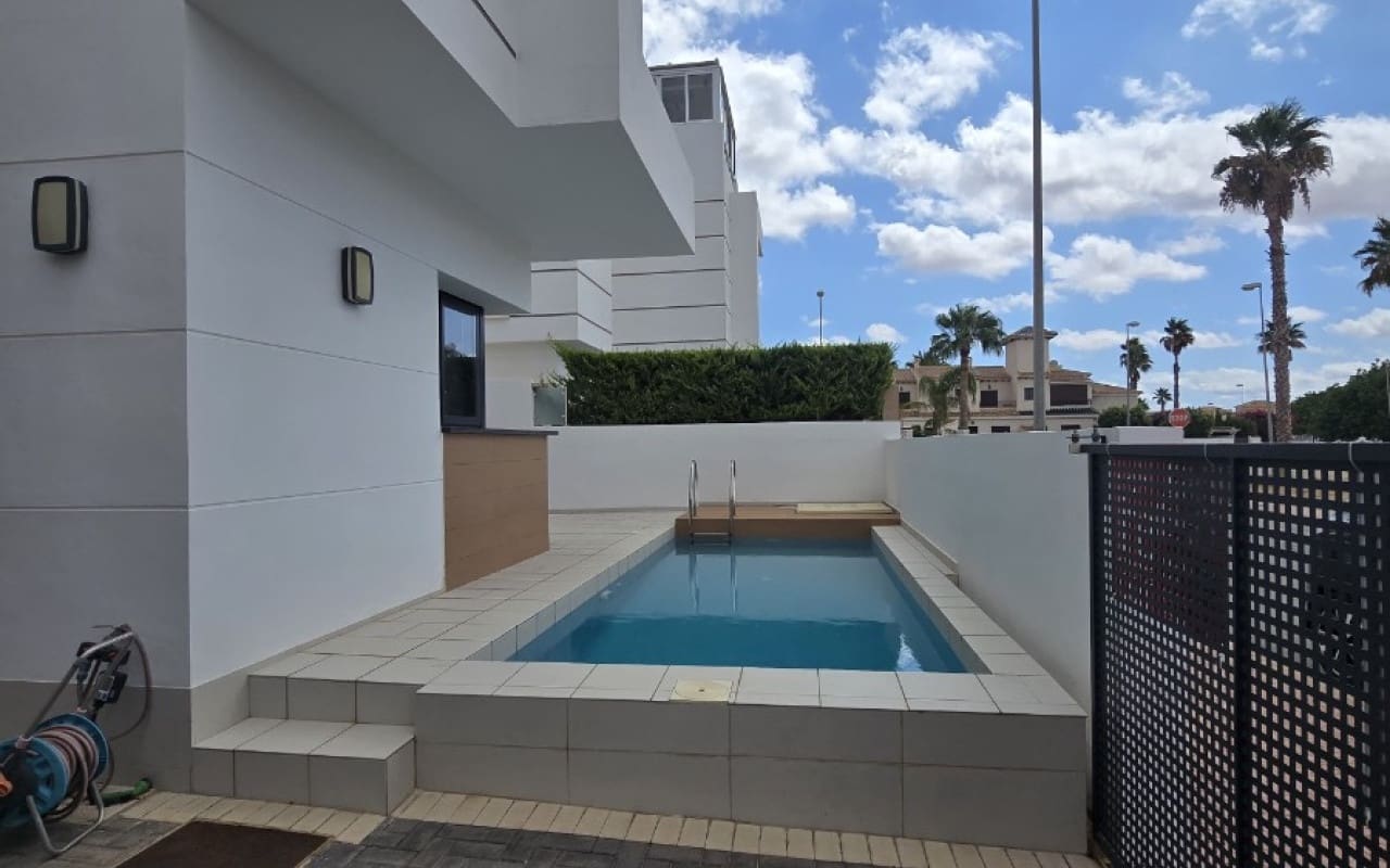 3 bedroom Villa for sale in Ciudad Quesada with pool - € 470,000 (Ref: 9805143)