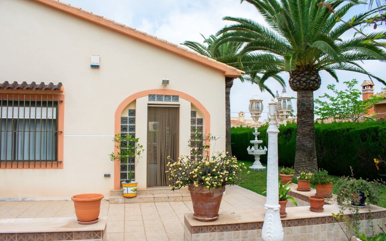 3 bedroom Villa for sale in Orihuela Costa with pool - € 790,000 (Ref: 9805144)