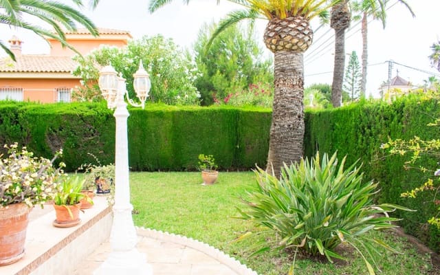 3 bedroom Villa for sale in Cabo Roig, Orihuela with pool - € 790,000 (Ref: 9805144)