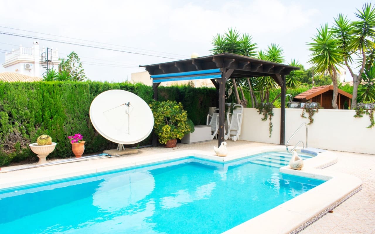 3 bedroom Villa for sale in Orihuela Costa with pool - € 790,000 (Ref: 9805144)