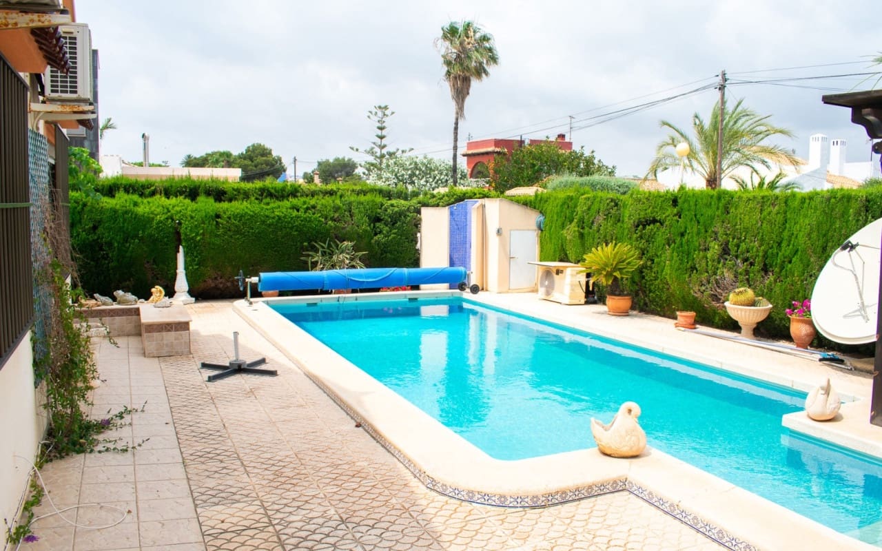 3 bedroom Villa for sale in Orihuela Costa with pool - € 790,000 (Ref: 9805144)