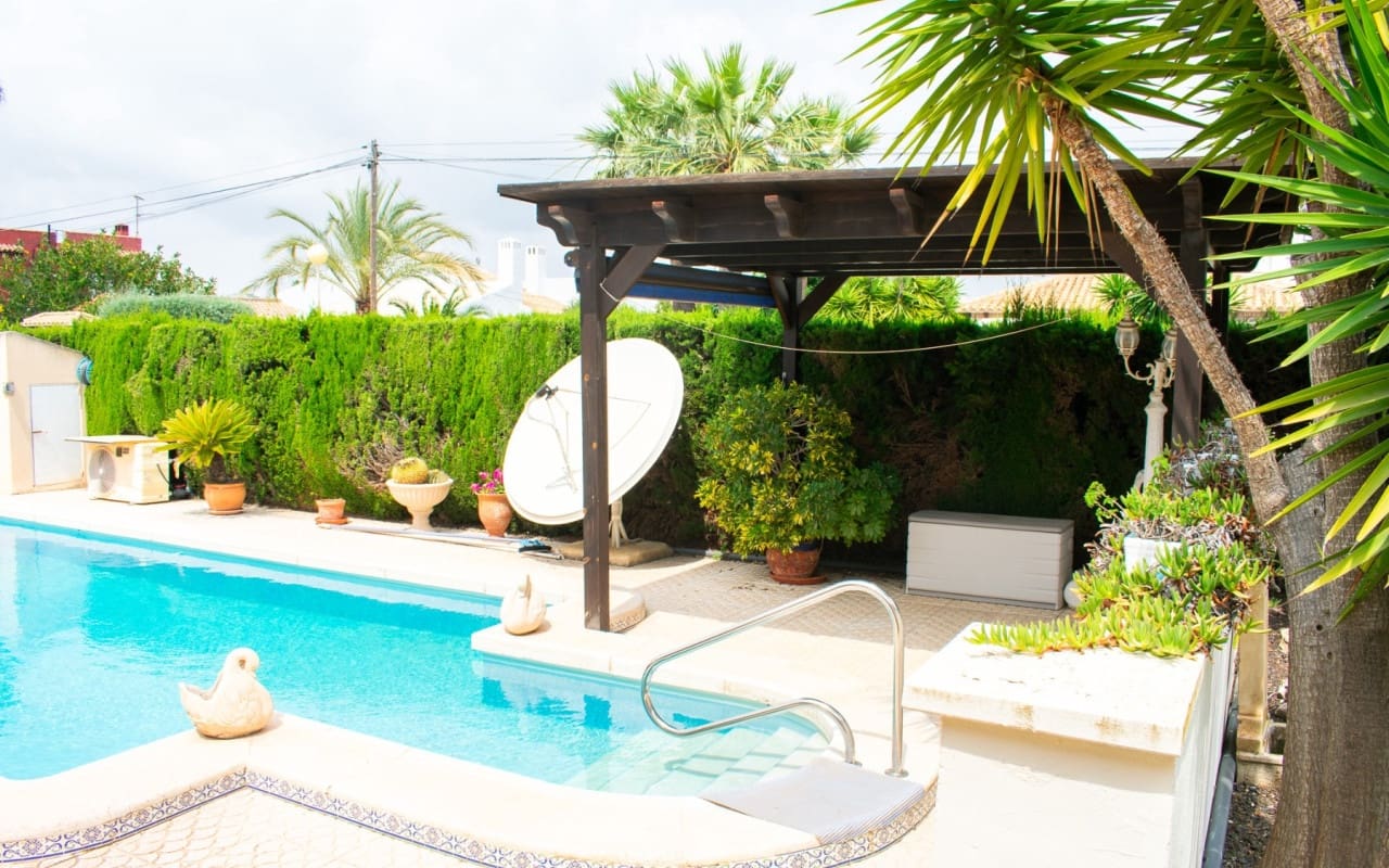 3 bedroom Villa for sale in Orihuela Costa with pool - € 790,000 (Ref: 9805144)