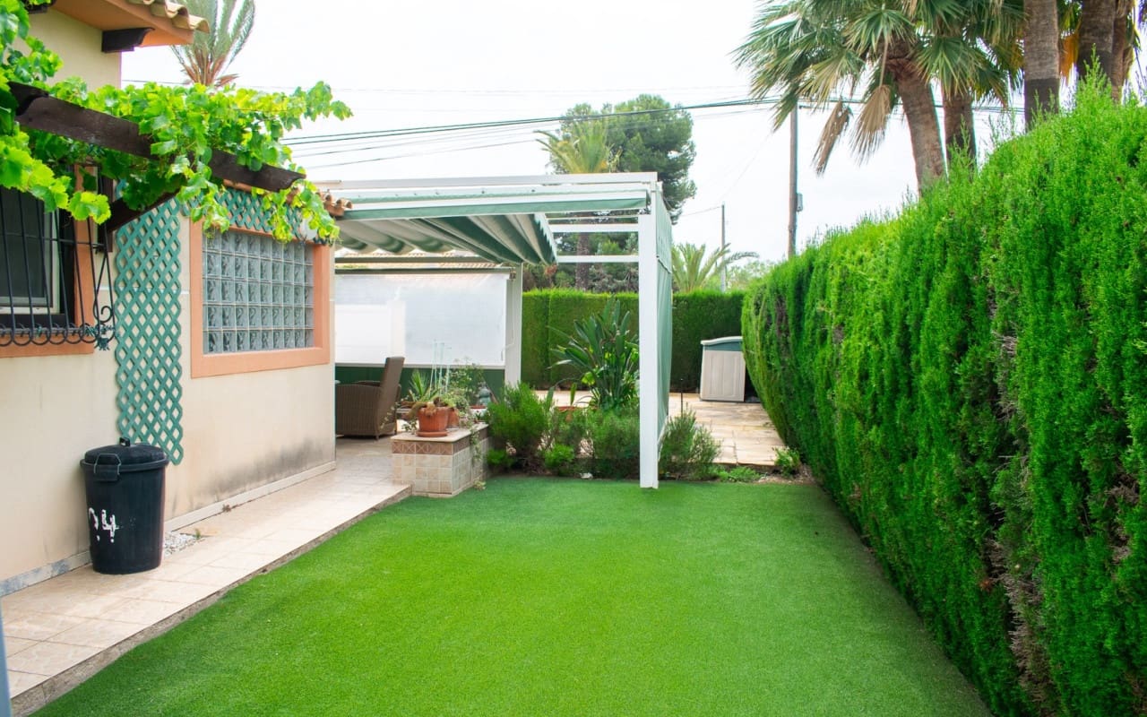 3 bedroom Villa for sale in Orihuela Costa with pool - € 790,000 (Ref: 9805144)