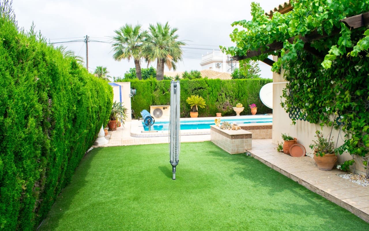 3 bedroom Villa for sale in Orihuela Costa with pool - € 790,000 (Ref: 9805144)