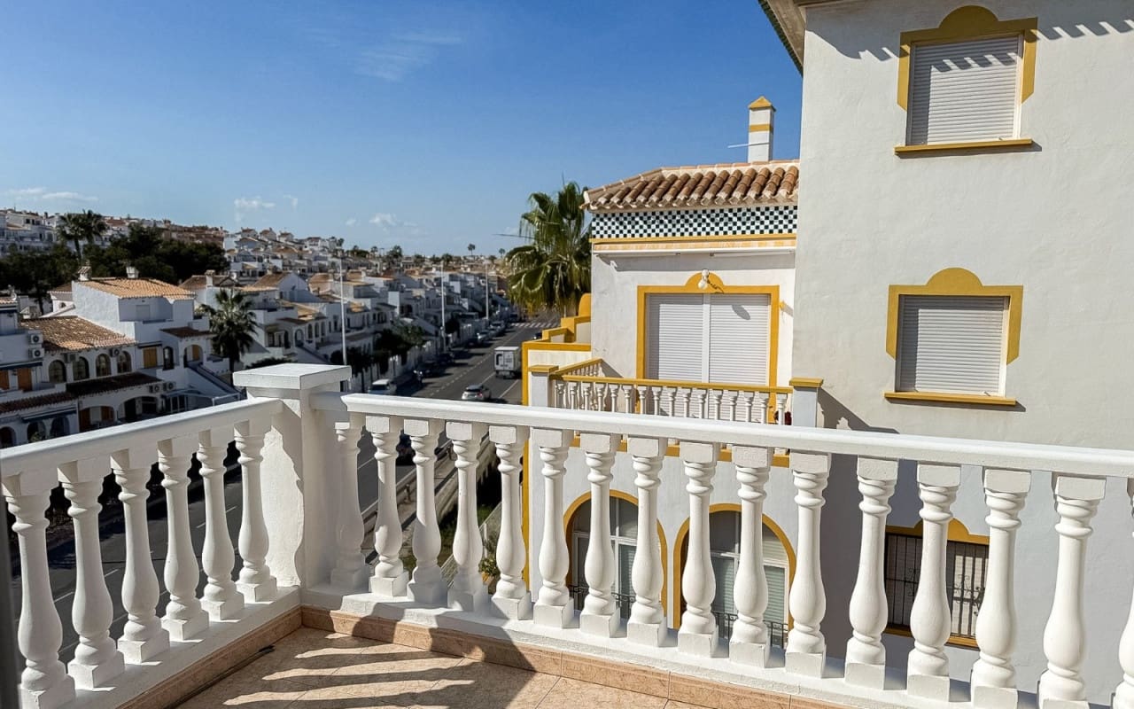 3 slaapkamer Penthouse te koop in La Mata met zwembad - € 269.000 (Ref: 9805147)