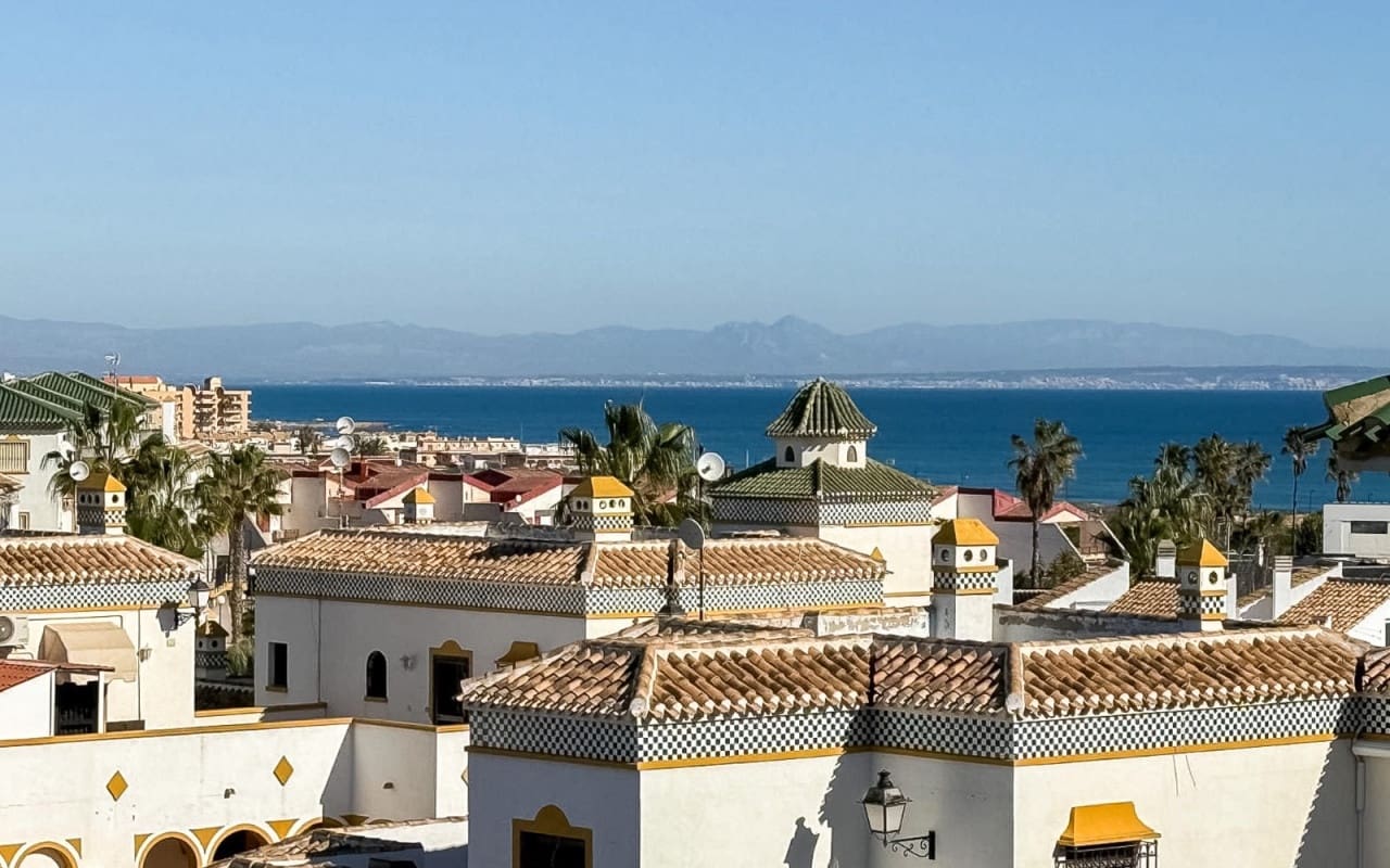 3 slaapkamer Penthouse te koop in La Mata met zwembad - € 269.000 (Ref: 9805147)