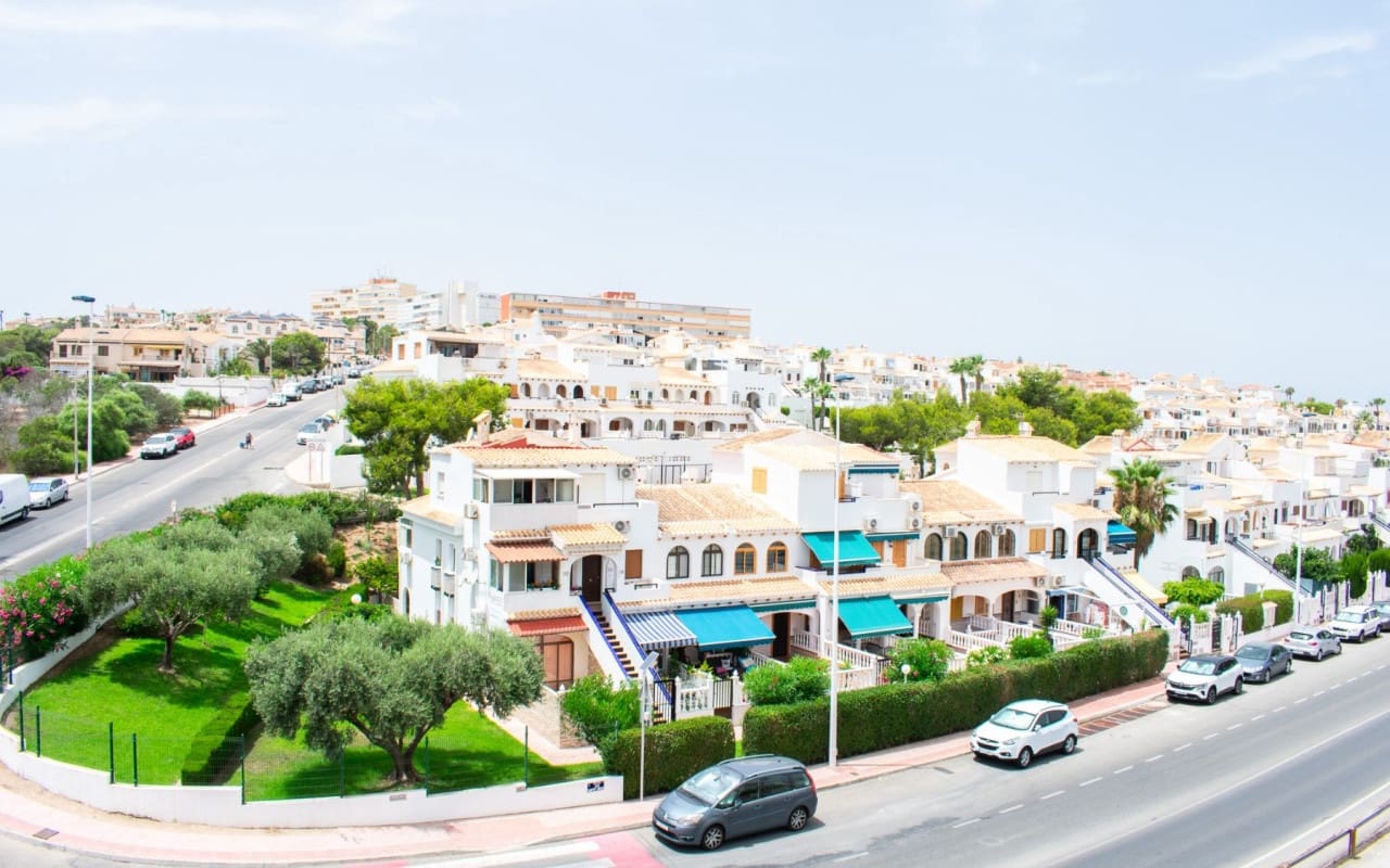 3 slaapkamer Penthouse te koop in La Mata met zwembad - € 269.000 (Ref: 9805147)