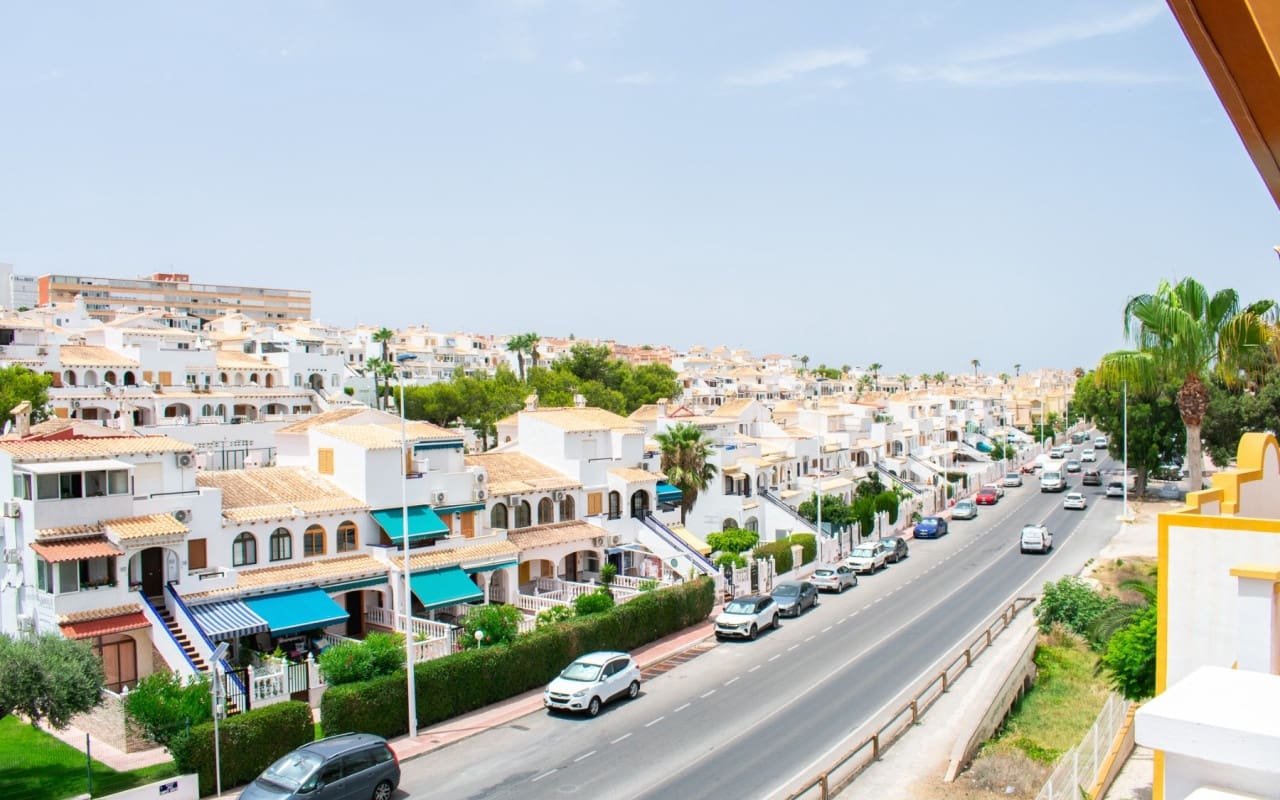 3 slaapkamer Penthouse te koop in La Mata met zwembad - € 269.000 (Ref: 9805147)