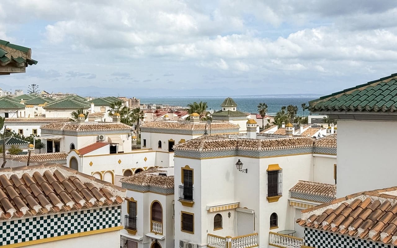 3 slaapkamer Penthouse te koop in La Mata met zwembad - € 269.000 (Ref: 9805147)