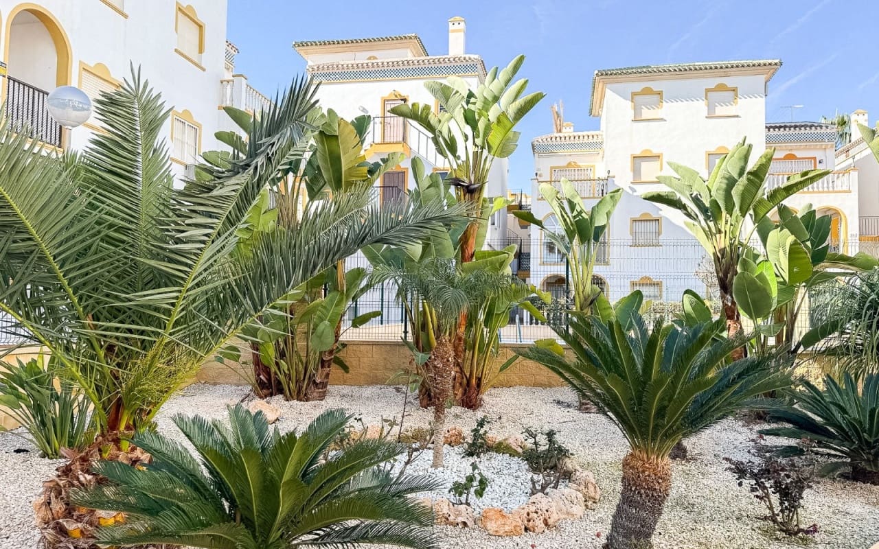 3 slaapkamer Penthouse te koop in La Mata met zwembad - € 269.000 (Ref: 9805147)