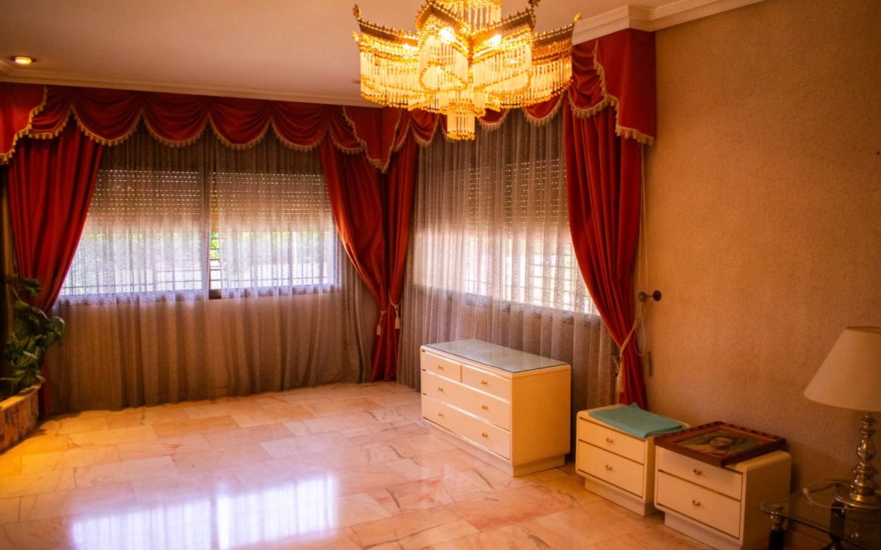 Chalet de 5 habitaciones en Llano de Brujas en venta - 726.000 € (Ref: 9805148)