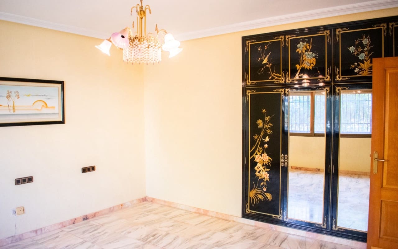 Chalet de 5 habitaciones en Llano de Brujas en venta - 726.000 € (Ref: 9805148)