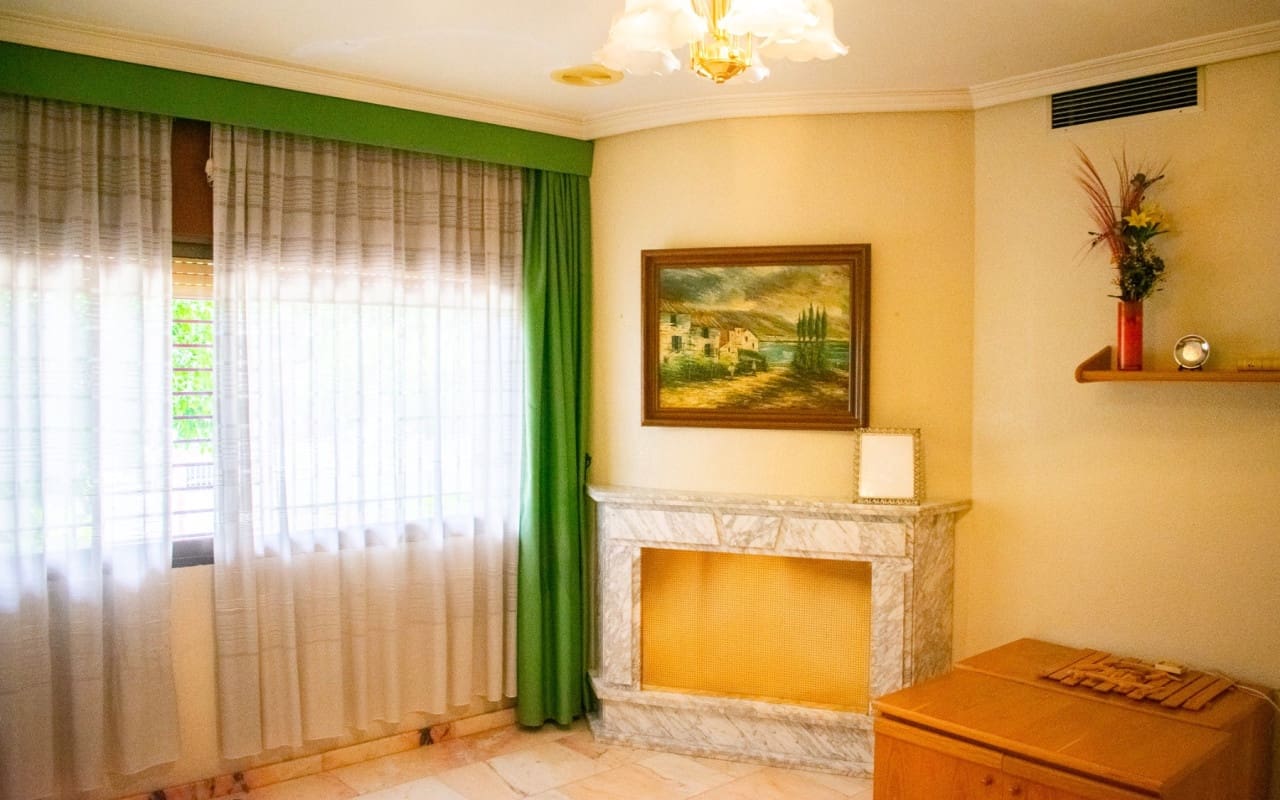 Chalet de 5 habitaciones en Llano de Brujas en venta - 726.000 € (Ref: 9805148)