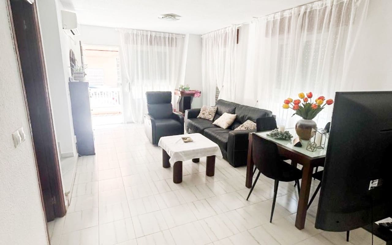 Casa de 3 habitaciones en Torrevieja en venta - 230.500 € (Ref: 9805149)