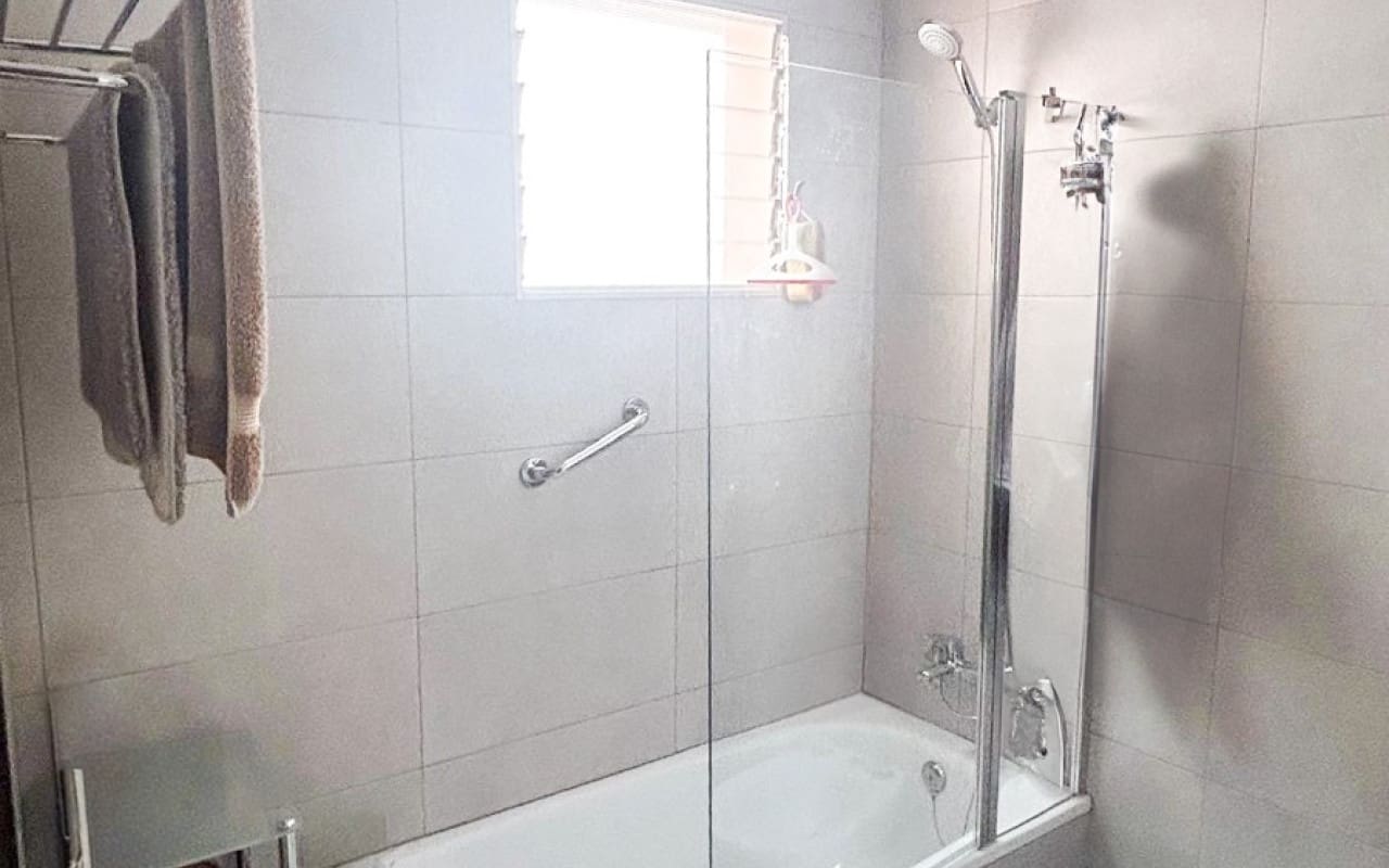 Casa de 3 habitaciones en Torrevieja en venta - 230.500 € (Ref: 9805149)