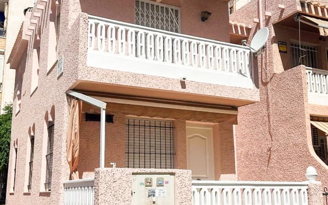 Casa de 3 habitaciones en Centro, Torrevieja en venta - 230.500 € (Ref: 9805149)