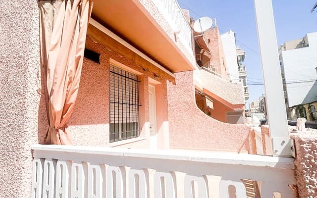 Casa de 3 habitaciones en Centro, Torrevieja en venta - 230.500 € (Ref: 9805149)