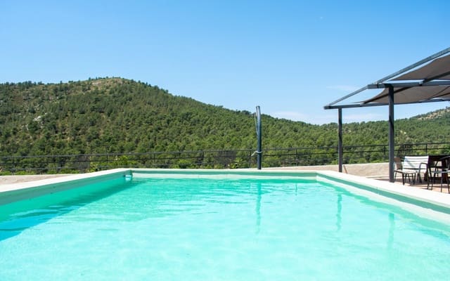 8 soveværelse Villa til salg i Onil med swimmingpool - € 2.000.000 (Ref: 9805150)