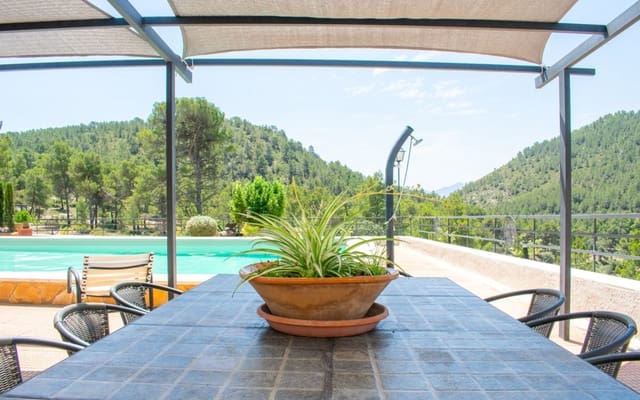 8 soveværelse Villa til salg i Onil med swimmingpool - € 2.000.000 (Ref: 9805150)