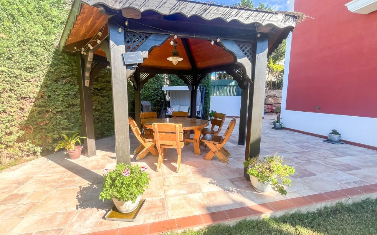 4 Zimmer Villa zu verkaufen in Finestrat mit Pool - 1.050.000 € (Ref: 9805156)