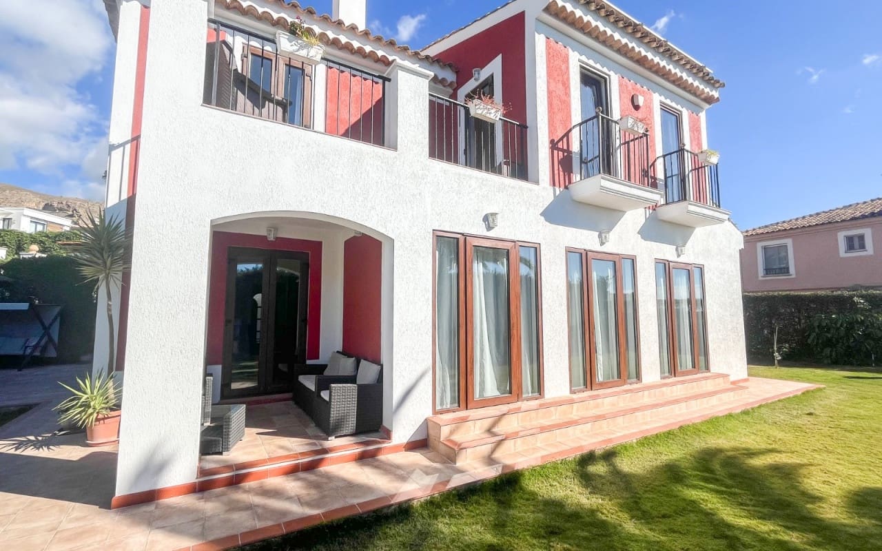 4 Zimmer Villa zu verkaufen in Finestrat mit Pool - 1.050.000 € (Ref: 9805156)