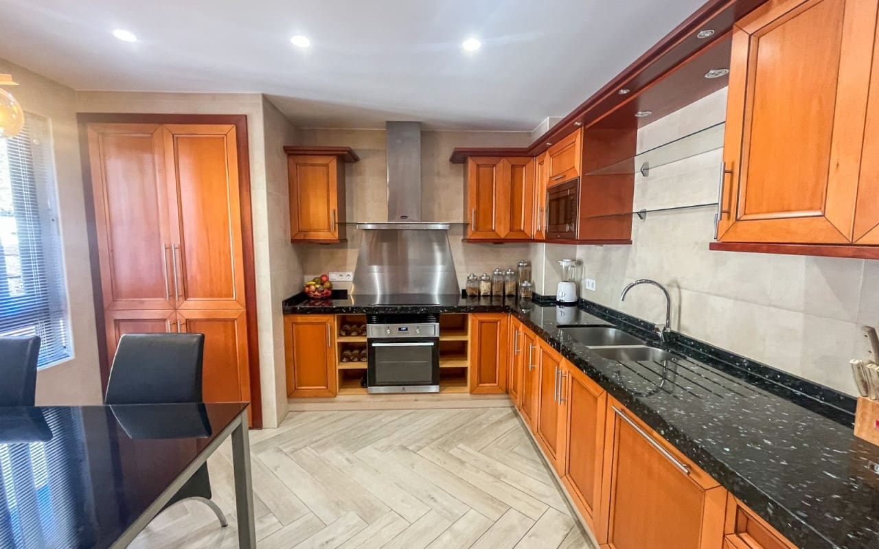 4 Zimmer Villa zu verkaufen in Finestrat mit Pool - 1.050.000 € (Ref: 9805156)