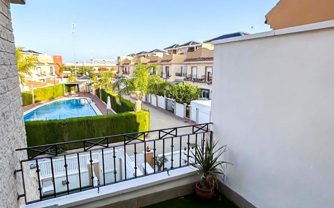 3 sovrum Radhus till salu i Torre de la Horadada med pool - 383 300 € (Ref: 9805158)