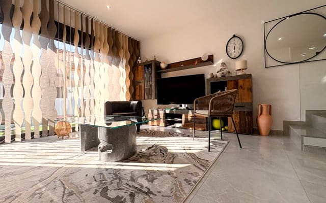 3 sypialnia Dom blizniak na sprzedaż w San Pedro del Pinatar ciudad, San Pedro del Pinatar z basenem - 420 000 € (Ref: 9805160)