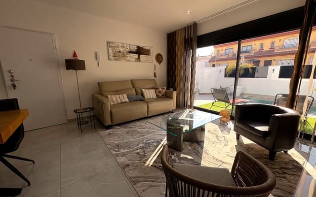 3 soverom Kjedet enebolig til salgs i San Pedro del Pinatar ciudad, San Pedro del Pinatar med svømmebasseng - € 420 000 (Ref: 9805160)