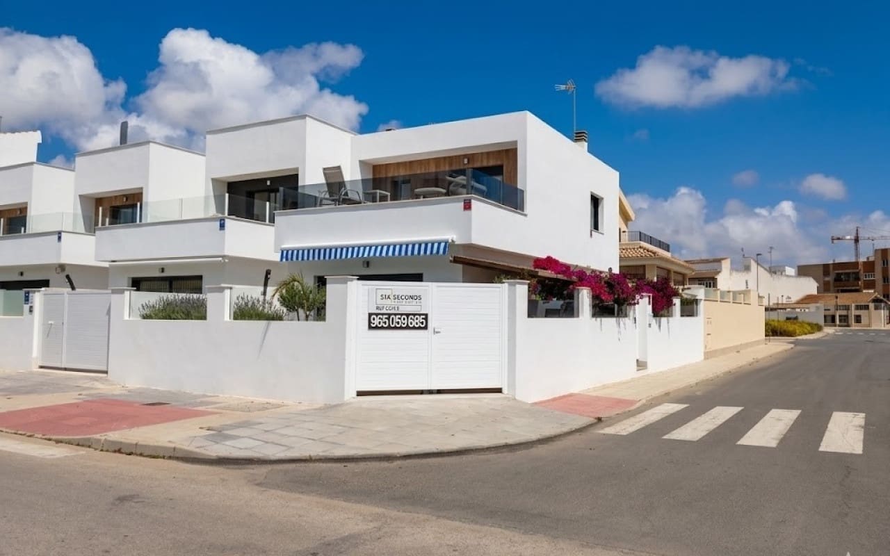 3 sypialnia Dom blizniak na sprzedaż w San Pedro del Pinatar z basenem - 420 000 € (Ref: 9805160)