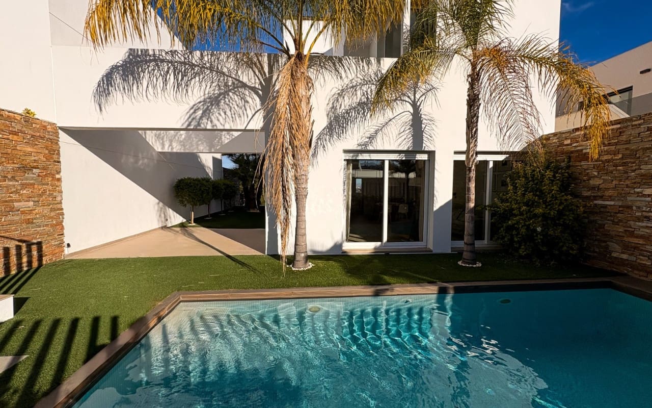 3 sypialnia Dom blizniak na sprzedaż w Ciudad Quesada z basenem - 540 000 € (Ref: 9805161)