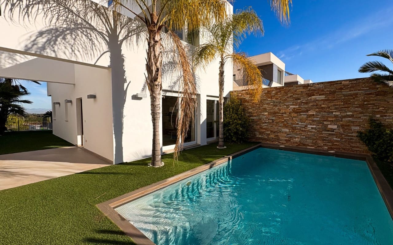 3 sypialnia Dom blizniak na sprzedaż w Ciudad Quesada z basenem - 540 000 € (Ref: 9805161)