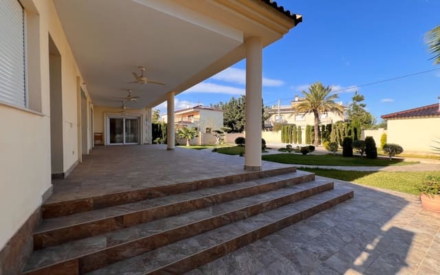 11 bedroom Villa for sale in Cabo Roig, Orihuela with pool - € 1,800,000 (Ref: 9805162)