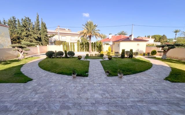 11 bedroom Villa for sale in Cabo Roig, Orihuela with pool - € 1,800,000 (Ref: 9805162)