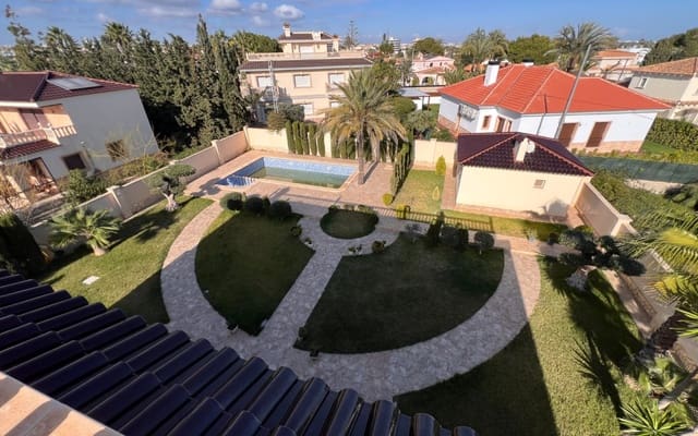 11 bedroom Villa for sale in Cabo Roig, Orihuela with pool - € 1,800,000 (Ref: 9805162)