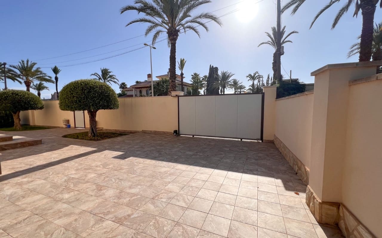 11 bedroom Villa for sale in Orihuela Costa with pool - € 1,800,000 (Ref: 9805162)