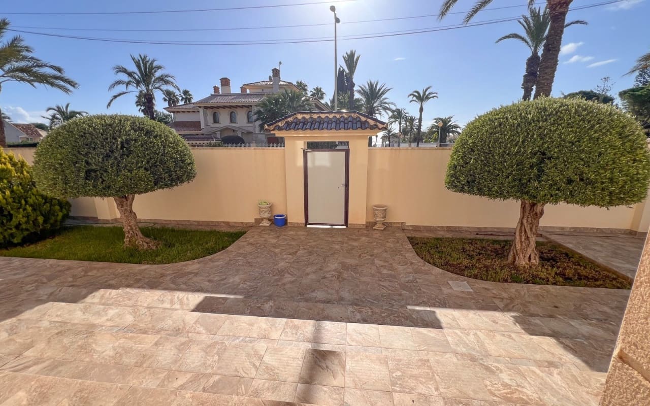 11 bedroom Villa for sale in Orihuela Costa with pool - € 1,800,000 (Ref: 9805162)