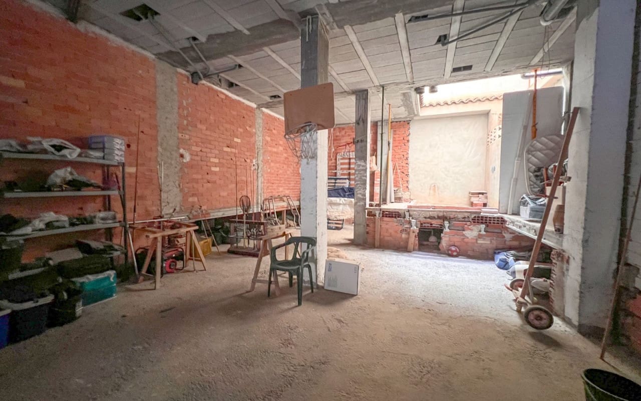 Komercyjne na sprzedaż w Guardamar del Segura - 190 000 € (Ref: 9805163)