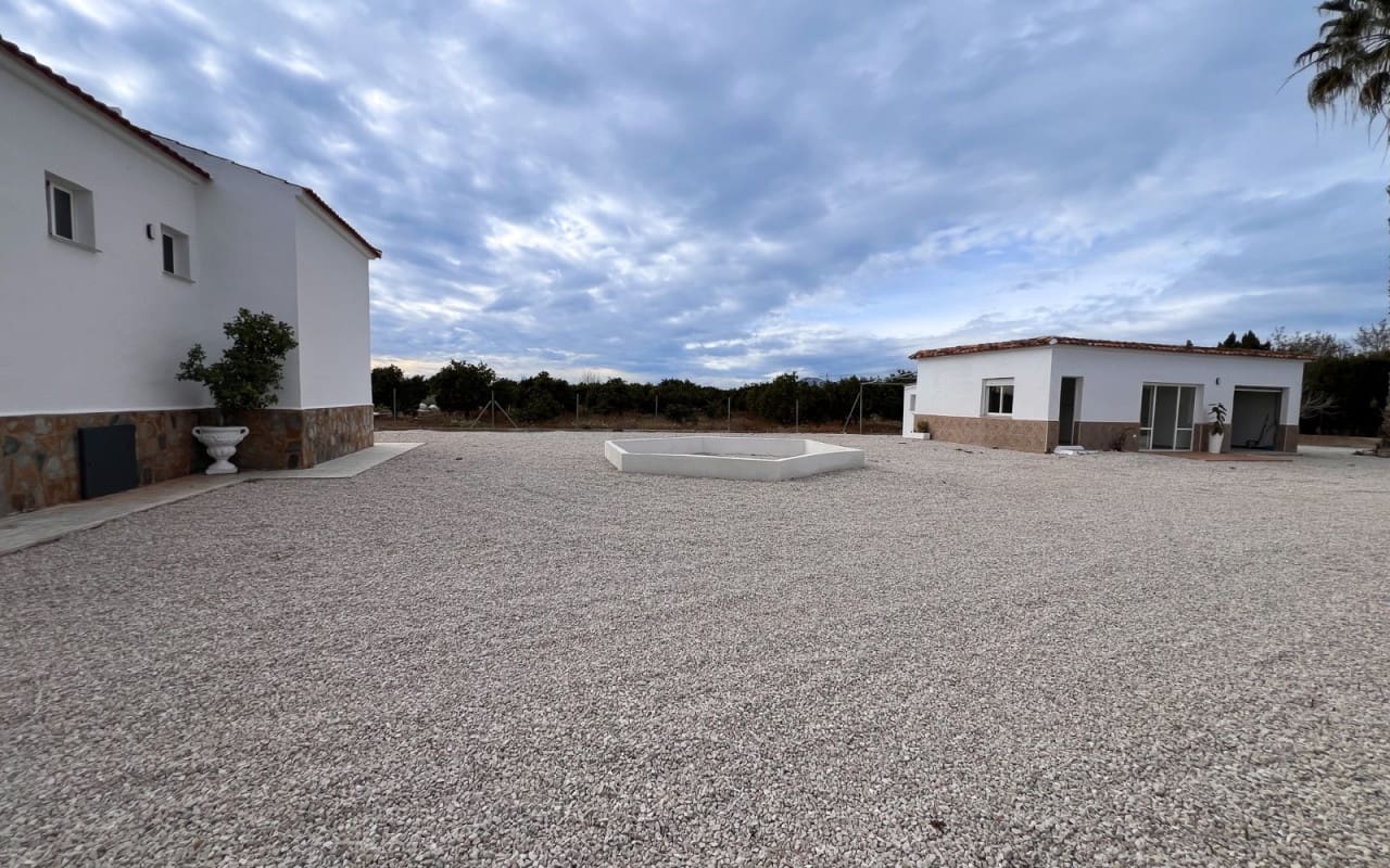 4 bedroom Villa for sale in Dolores with pool - € 529,000 (Ref: 9805164)