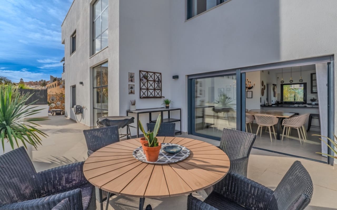 7 Zimmer Villa zu verkaufen in Cabo de las Huertas mit Pool - 2.900.000 € (Ref: 9805167)