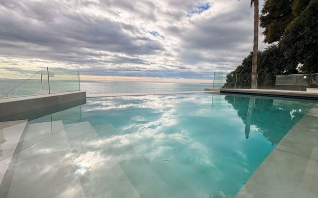 Chalet de 5 habitaciones en Coveta Fuma, El Campello en venta con piscina - 2.700.000 € (Ref: 9805168)