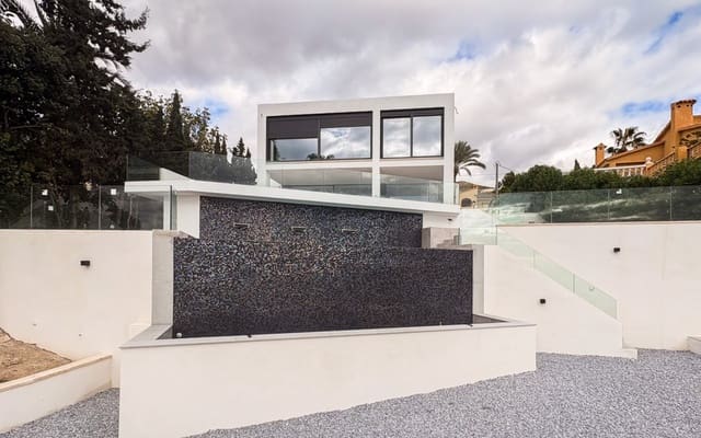 Chalet de 5 habitaciones en Coveta Fuma, El Campello en venta con piscina - 2.700.000 € (Ref: 9805168)