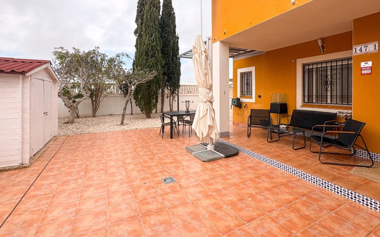 Casa de 3 habitaciones en Arenales del Sol en venta con piscina - 378.000 € (Ref: 9805169)